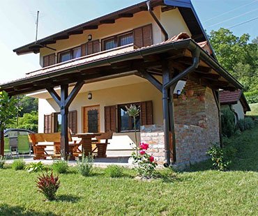 Kuća za odmor Ema***